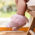 Neugeborene Baby-Spitzensocken aus gekämmter Bio-Baumwolle mit Neugeborenenpreis